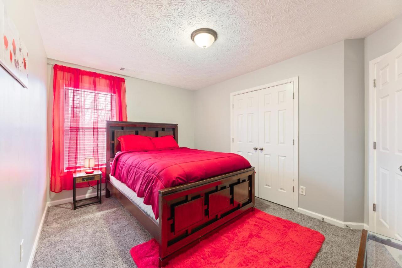 Comfy 5bedroom Gem! Fenced Back Yard, Game Room, Free Parking, Snacks, Pet Okay! Marietta